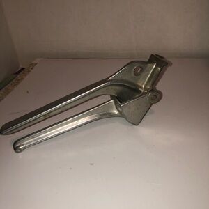 Vintage metal  Garlic Press, Made in Taiwan. Perfect for off the grid- used